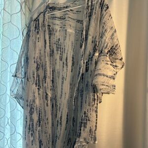 Like New! Maurices Navy and White Sheer Kimono